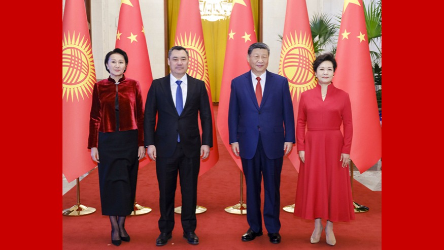 处于聚光灯
